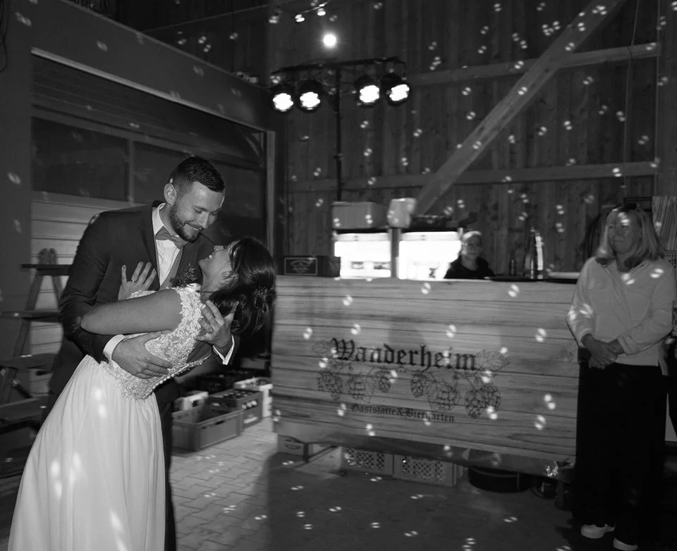 &bdquo;Die tollsten und sch&ouml;nsten Dinge auf der Welt k&ouml;nnen weder gesehen noch ber&uuml;hrt werden. Man muss sie mit dem Herzen f&uuml;hlen.&ldquo; &ndash; Helen Keller

 #karlshuld #neuburg #hochzeitsfotografie #hochzeit #k&ouml;sching #ba