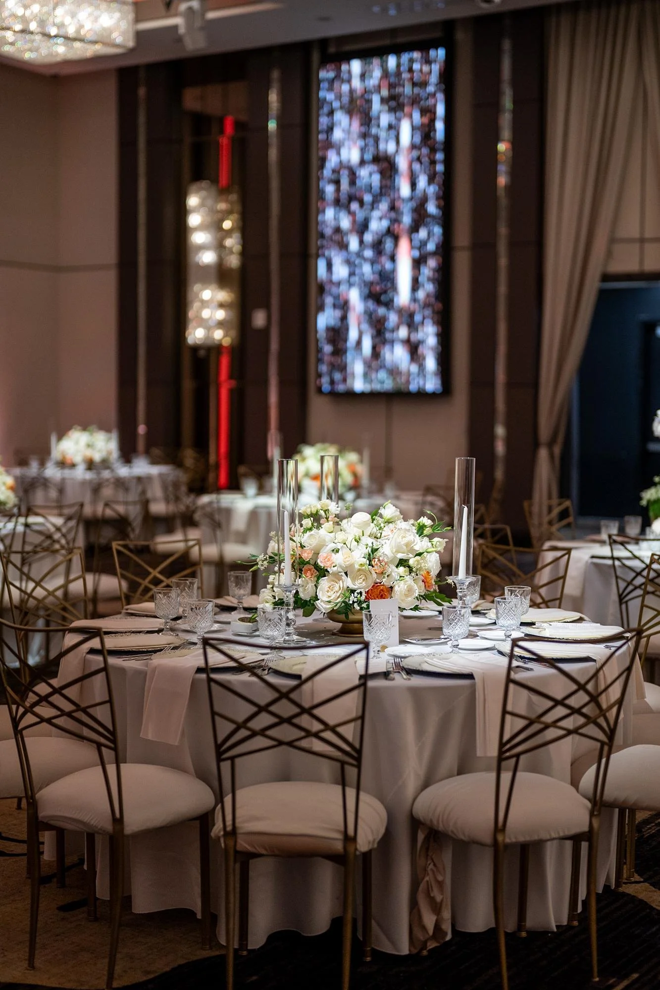 Wedding reception at Landmark Mission Hills with round table featuring roses and candles