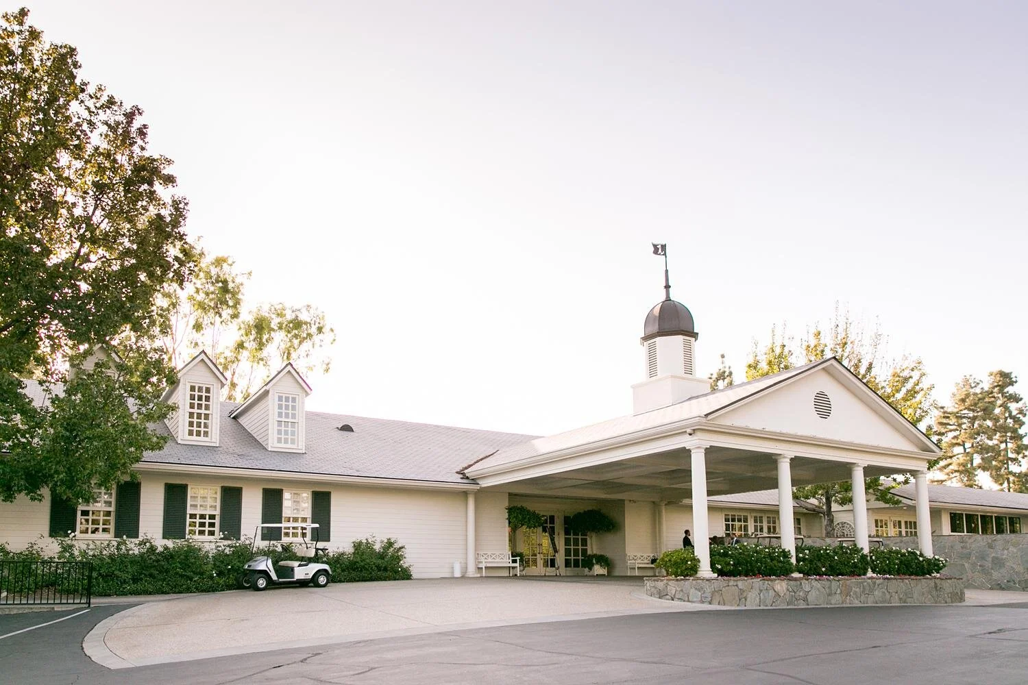 Annandale Golf Club wedding venue showing the front of the historic clubhouse