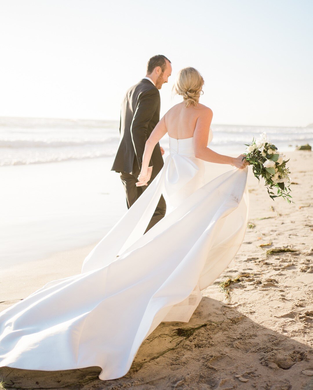 Sunset strolls⠀⠀⠀⠀⠀⠀⠀⠀⠀
.⠀⠀⠀⠀⠀⠀⠀⠀⠀
@ritavinieris @surfandsandlaguna⠀⠀⠀⠀⠀⠀⠀⠀⠀
. ⠀⠀⠀⠀⠀⠀⠀⠀⠀
#lagunabeachwedding #lagunabeach #lagunabeachwedding #lagunabeachweddingphotrographer #weddingphotrographer #wedding #luxurywedding #destinationwedding #realwedd