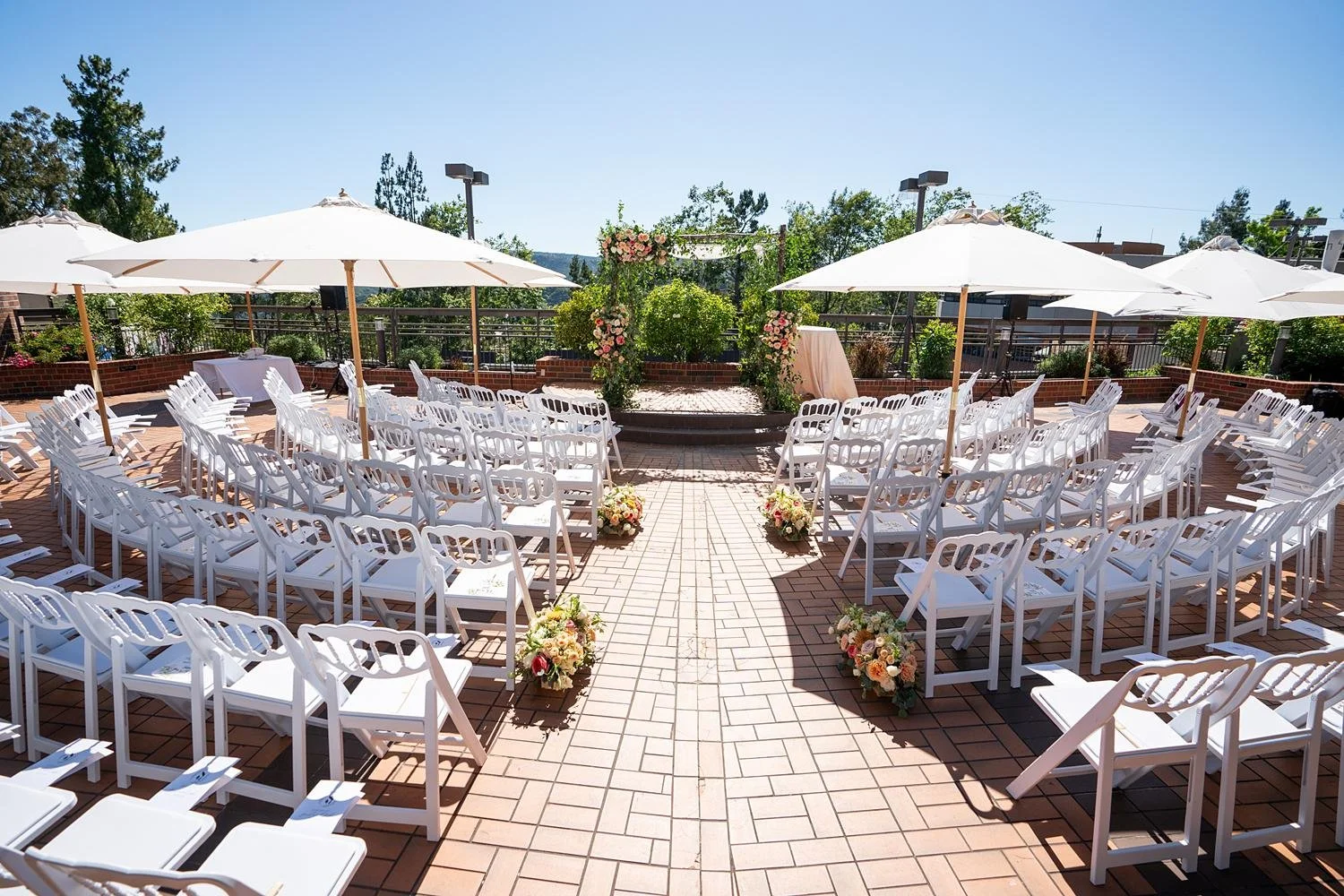 Wedding ceremony wide view with circular seating at Stephen Wise Temple