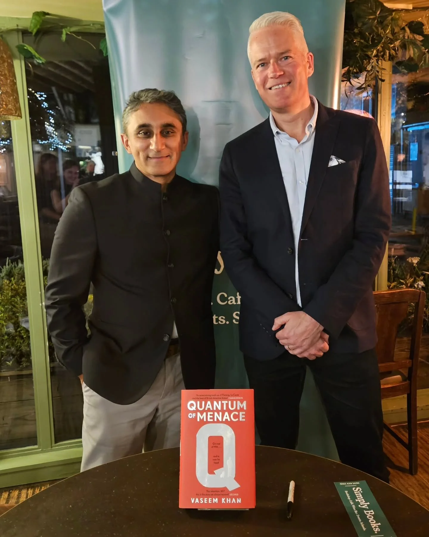 A very enjoyable 007-themed evening celebrating the launch of Quantum of Menace! The excellent new book from @vaseemkhanwriter features Bond's legendary gadget-master Q - cut loose from MI6 and out on his own, investigating the suspicious death of an