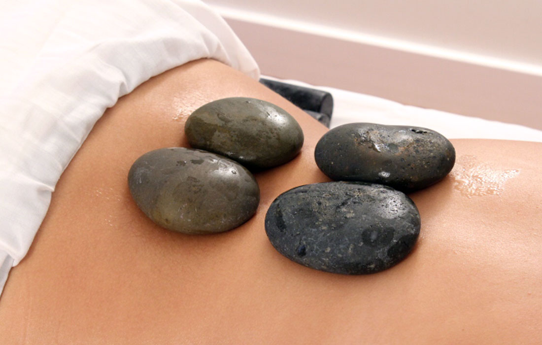 Hot-stones-massage-gallery-1.jpg