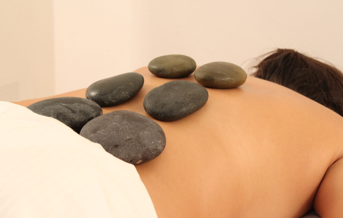 Hot-stones-massage-gallery-2.jpg