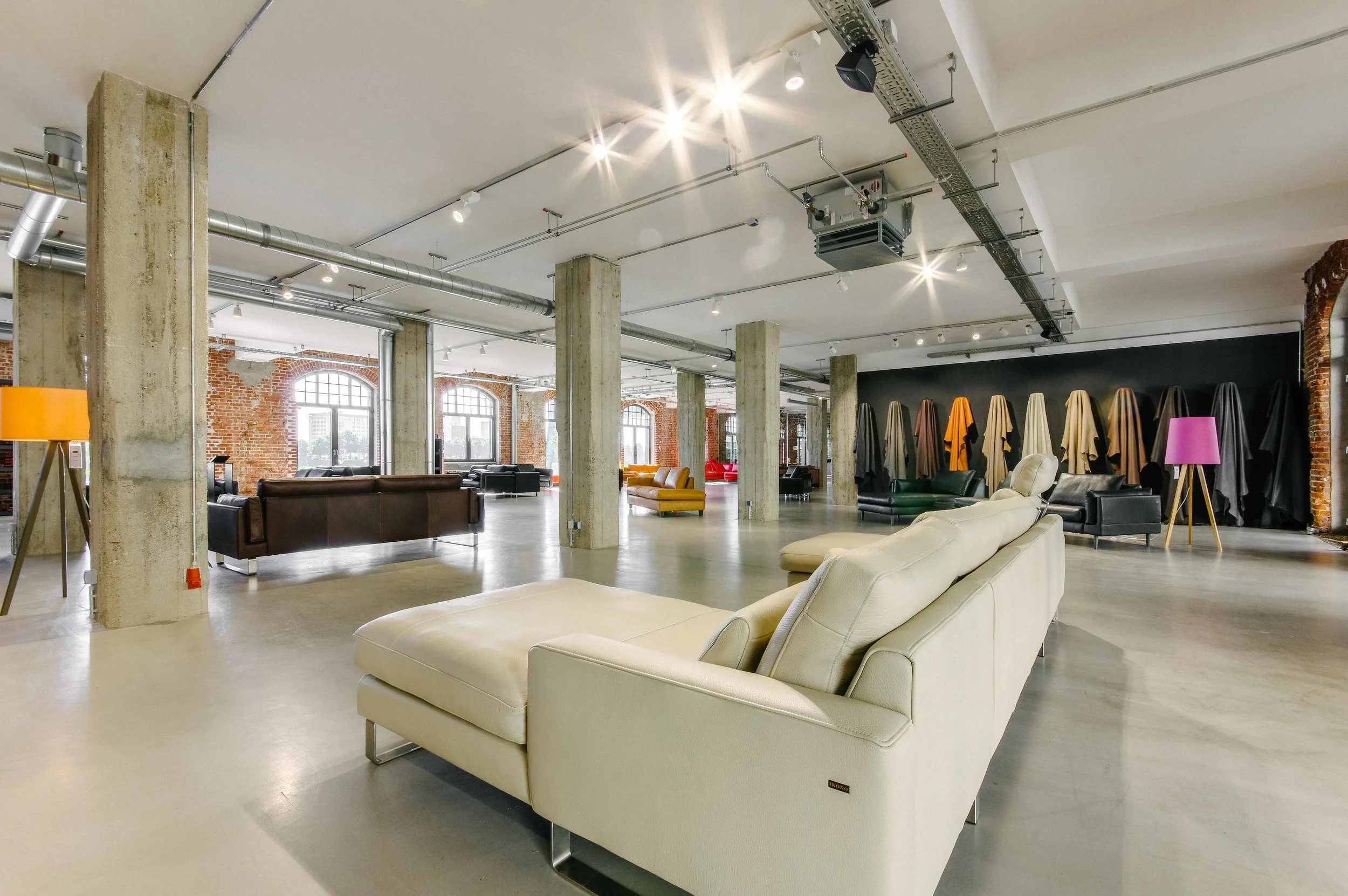 Manufaktur und Made in Germany IKONO Möbelmanufaktur steht nicht nur für hochwertige Polstermöbel, sondern auch für Innovationen in der Sitzweltund Lifestyle im Interior und Outdoor Living Bereich.