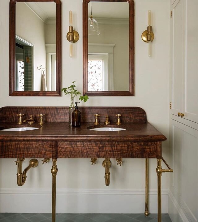 Always inspired by the beautiful work of the brilliant team at @jhinteriordesign. How gorgeous is this bathroom? Love how it is gracious, modern, clean and warm all at the same time. 🤎