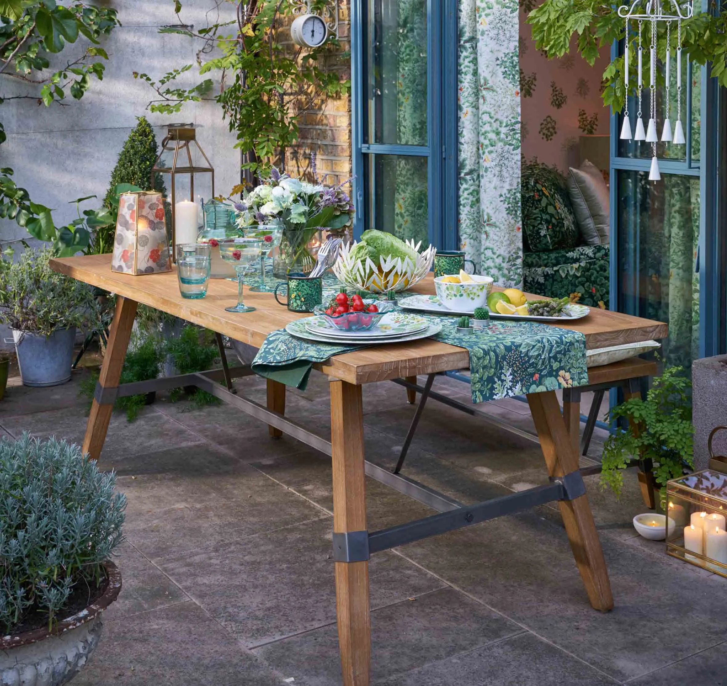ARTICLE: A Fairytale in Floral - GiftsAndDec.com