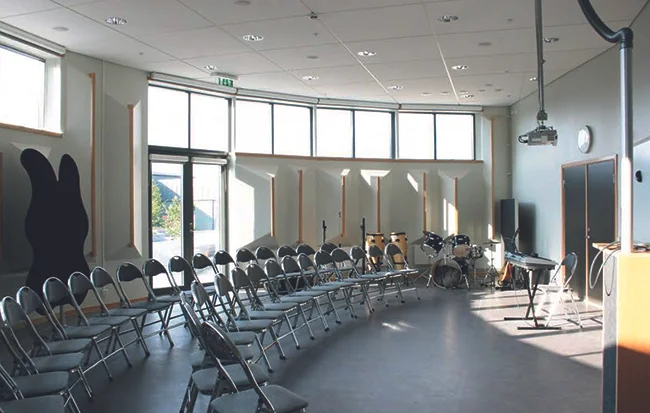 Bråviksskolan musiksal interiör cmyk.jpg