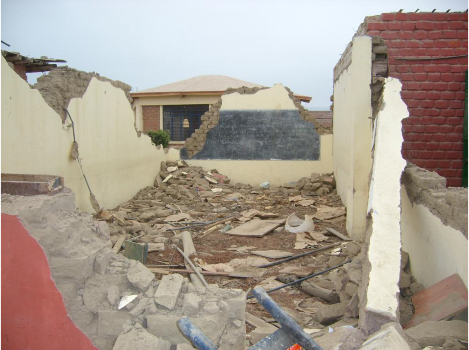   Destruction caused by 2007 Pisco Earthquake, Photo by Juan Carlos Lam  