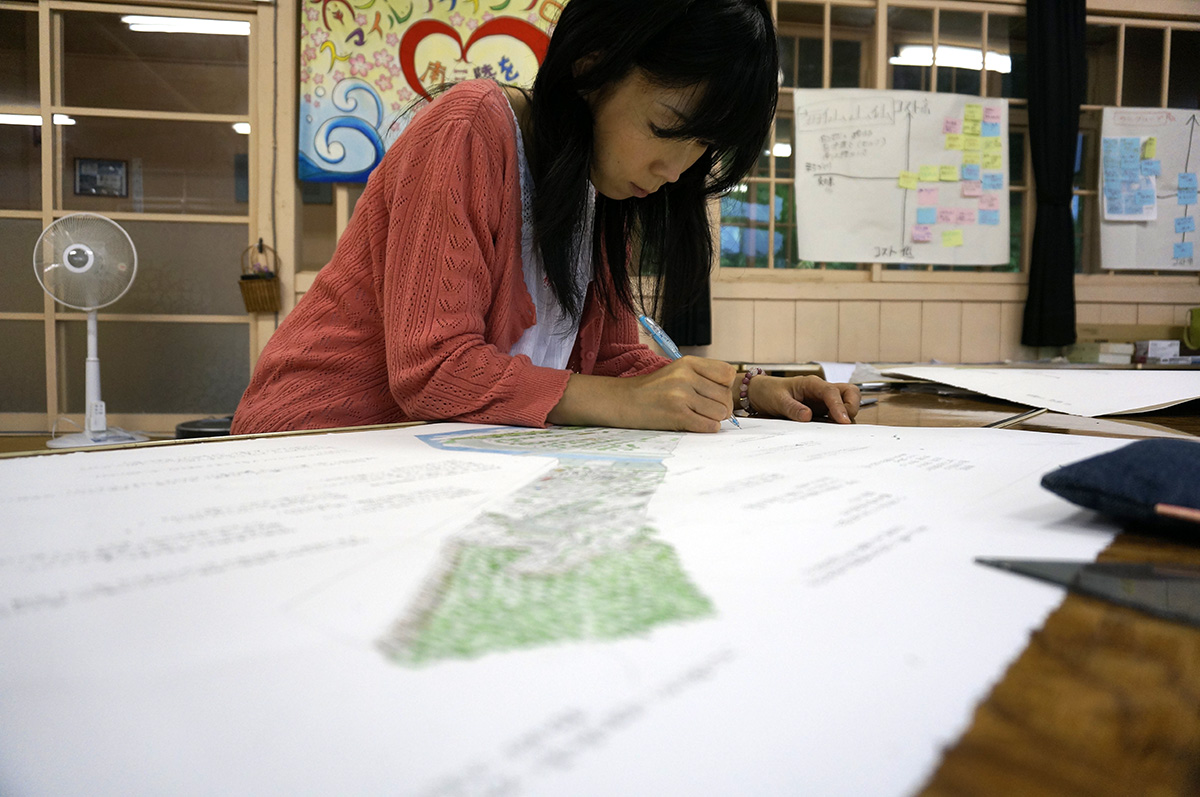   Minami Sanriku resident, Kudo-san commenting on her transect drawing.  