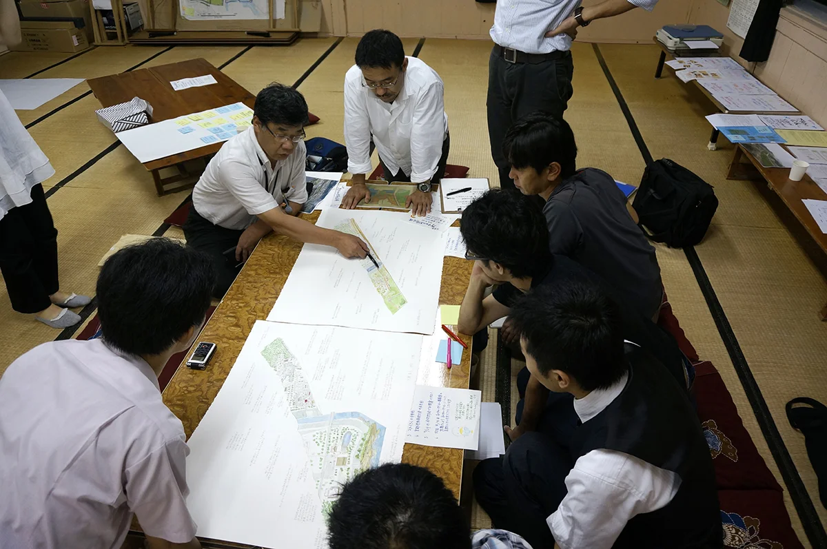 Drawings used to discuss issues of park reconstruction in the 6th Kamome Park Community Group meeting.
