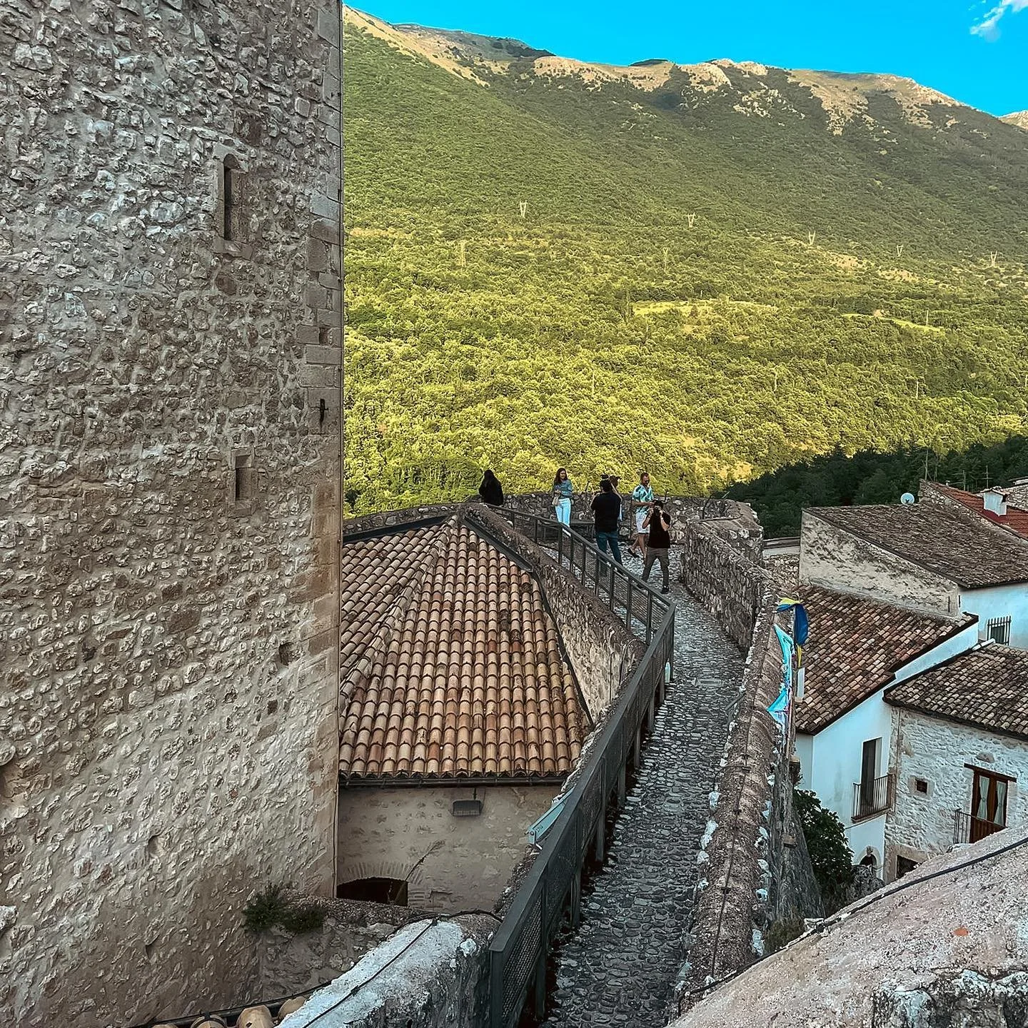 For the past two weeks, we've been sharing updates from the region of Abruzzo in Italy, where 18 MIT students across interdisciplinary backgrounds joined the 'Rebuilding the Edge' workshop organized by Liminal Lab @liminal_web in partnership with Urb