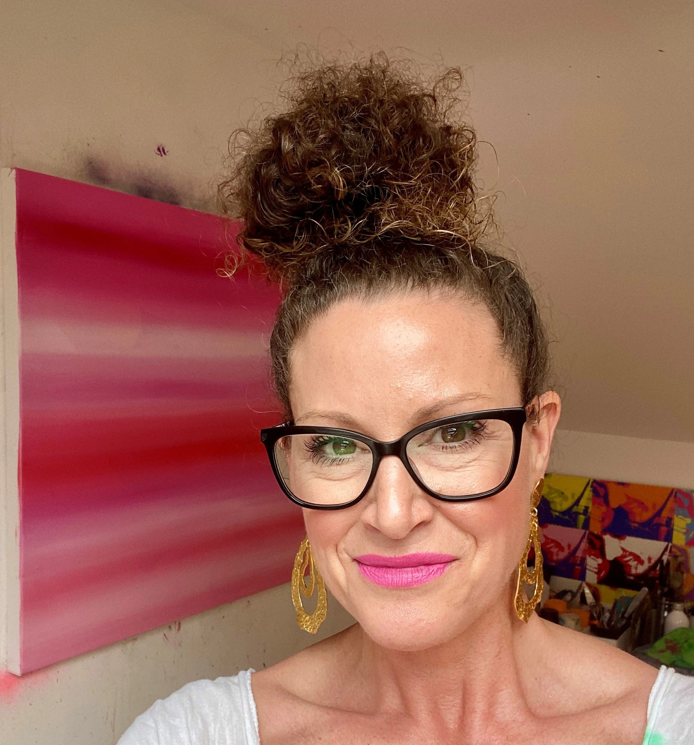 Vicky Paul, Scottish contemporary abstract artist, known for intuitive paintings exploring energy, transformation, colour and connection.