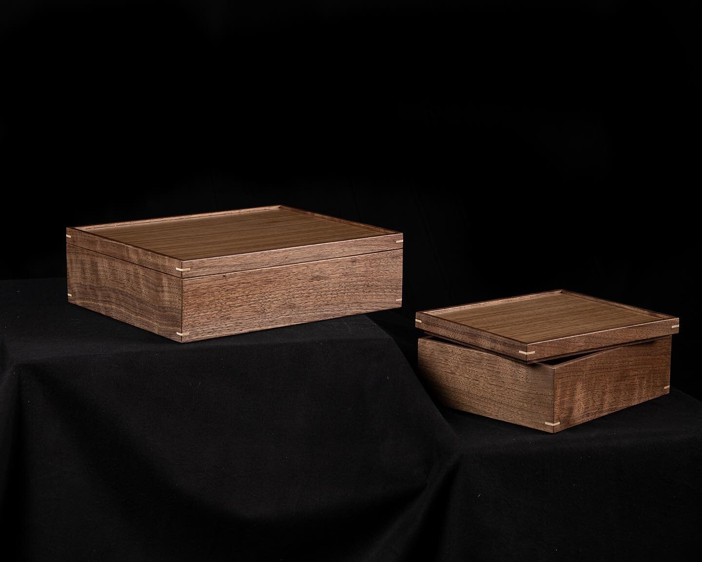 These boxes are the perfect place to keep important keepsakes and beloved pictures both safe and on display. Now on Etsy! #linkinbio #elementalwoodcraft #buylocal #supportsmallbusiness