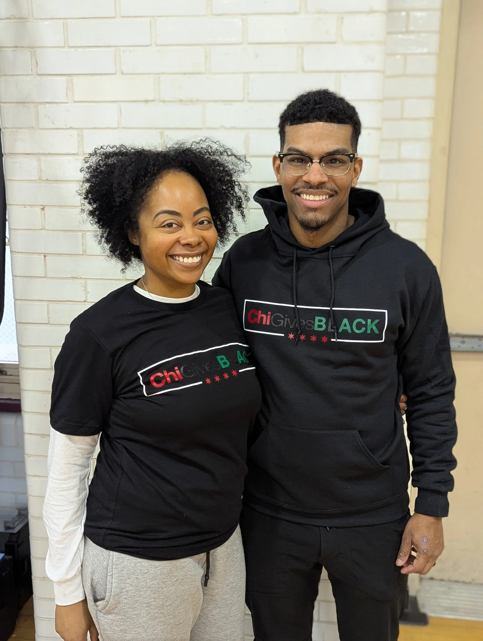 ChiGivesBLACK T-Shirt