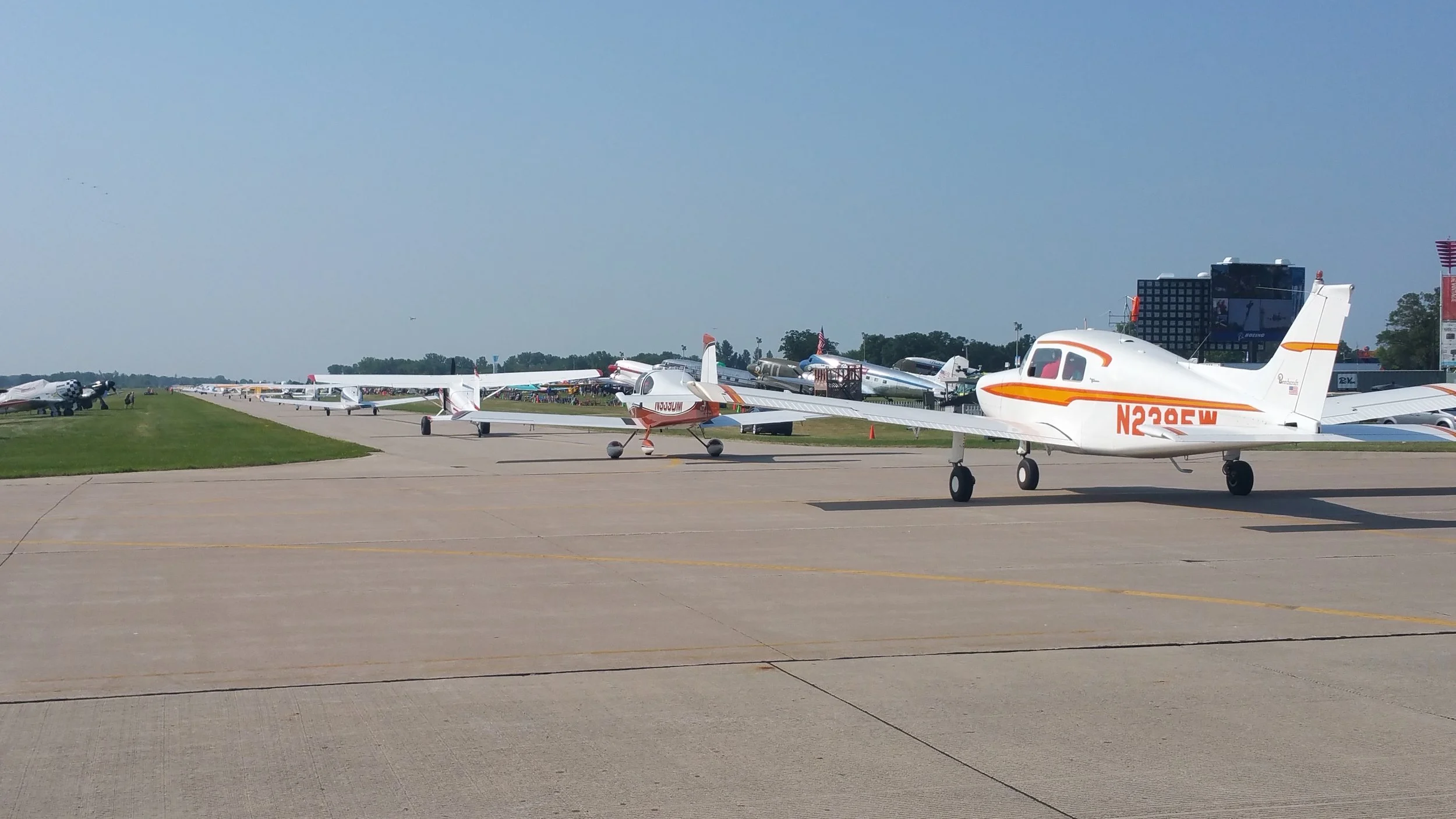 Oshkosh 2019_So. Point Conga Line_02 (2019-07-25).jpg