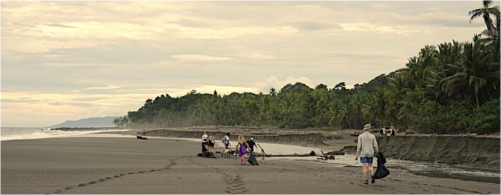 Beach clean up @ Playa Piru, Osa Peninsula