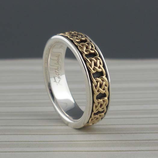 Narrow Gate Knot Wedding Ring