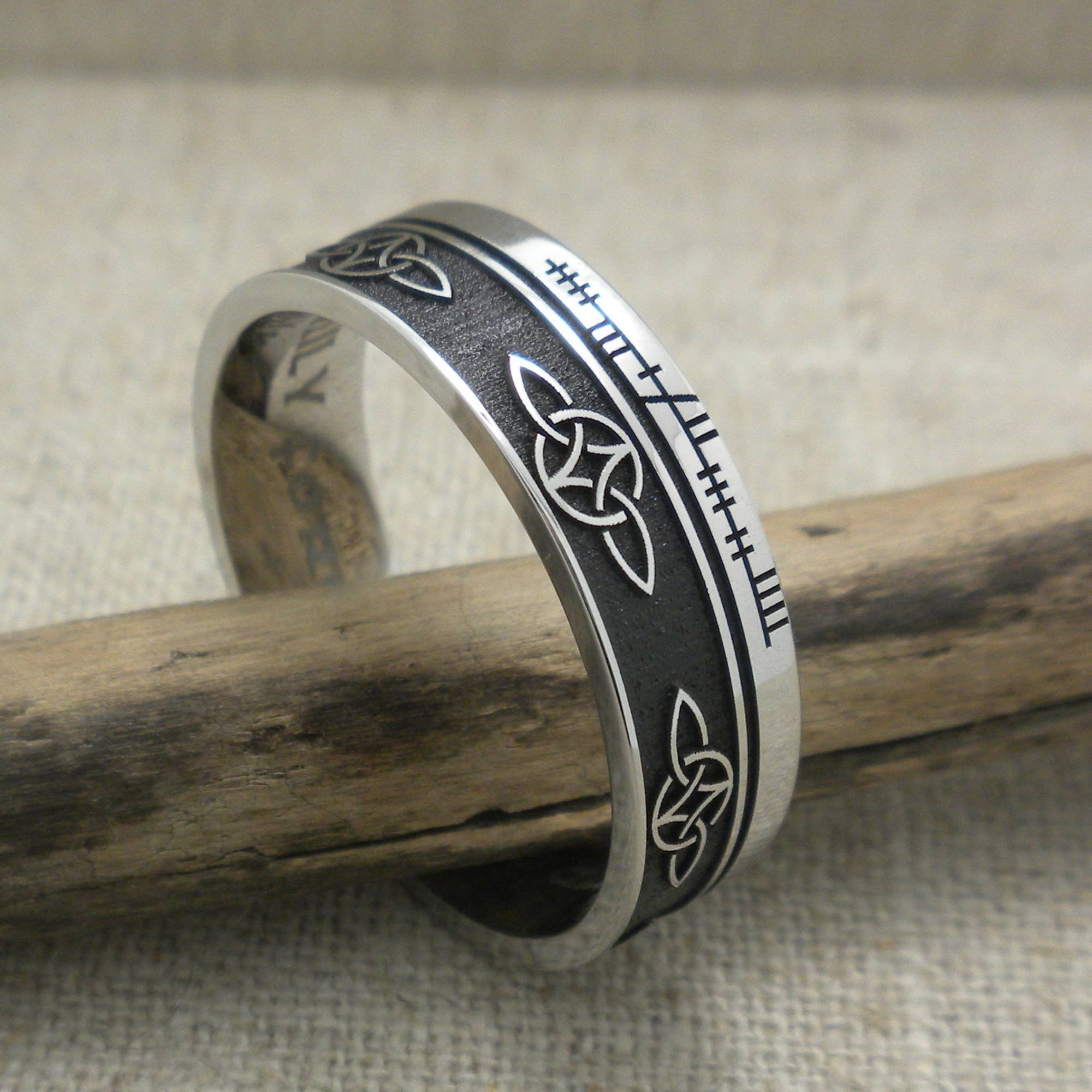 Trinity Knot Wedding Ring with Ohgham Rail 