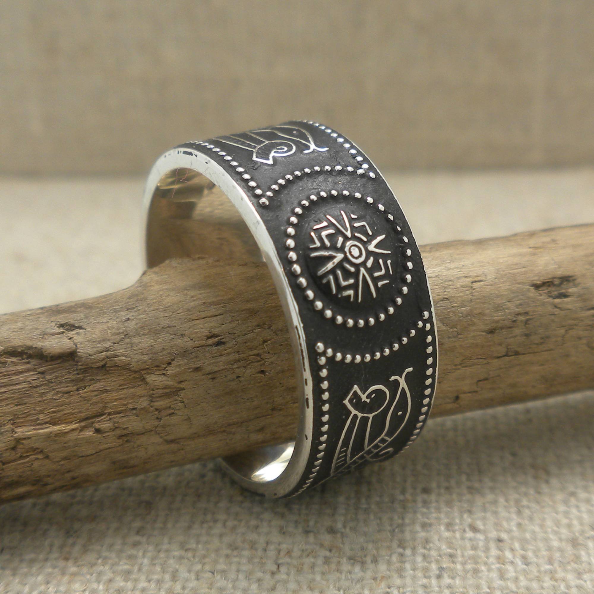 01-WED34-celtic-warrior-shield-wedding-ring.jpg