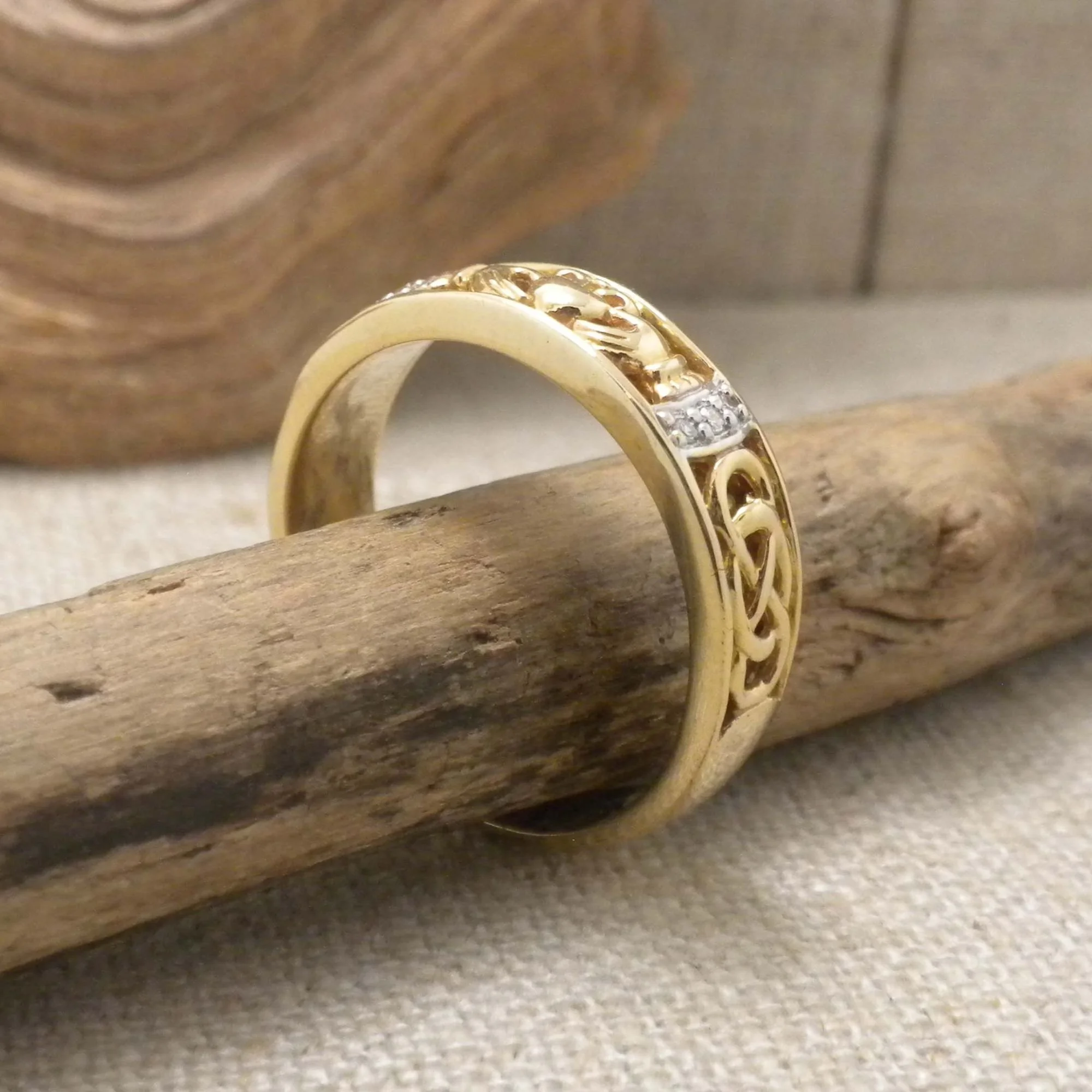 Claddagh Wedding Band in 14K Yellow Gold