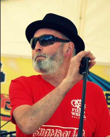 Bob Our top country vocalist, Bob's usually found strumming his 12 string acoustic guitar and leading the charge with great sing a long songs such as "I'm a Believer." If he's not singing lead vocals, he's singing top notch harmonies.