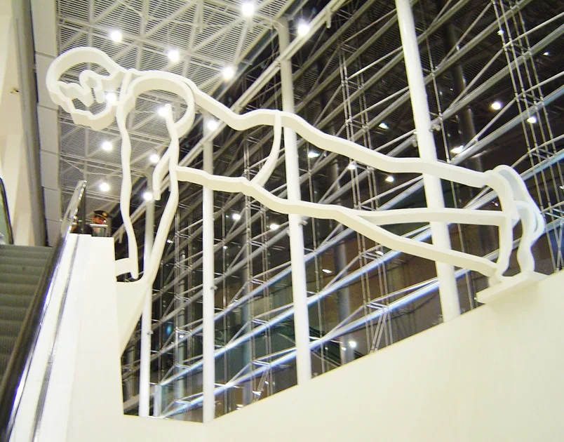 Coloso, Gimnastas / “Coloso”, Malba (Museo de Arte Latinoamericano de Buenos Aires – Colección Costantini), Intervenciones 3 (2004-2005). Hierro pintado, 560 x 1000 x 40 cm