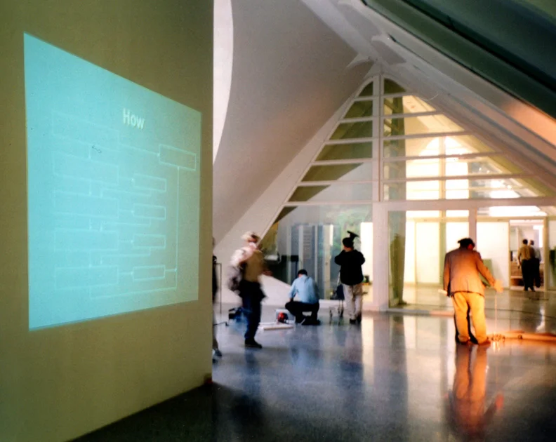 “Questions” (1999). Proyección digital continua de seis láminas. Observatori 2000. Museo de las Artes y las Ciencias. Valencia, España