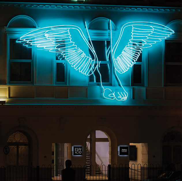 Hermes the messenger (Intervention Espacio Fundación Telefónica, 2014-2015). Installation with neon glass, 560 x 1100 cm