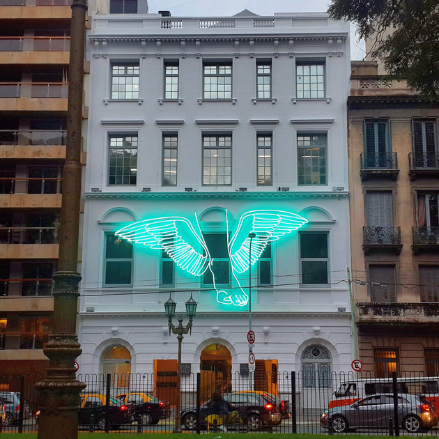 Hermes the messenger (Intervention Espacio Fundación Telefónica, 2014-2015). Installation with neon glass, 560 x 1100 cm