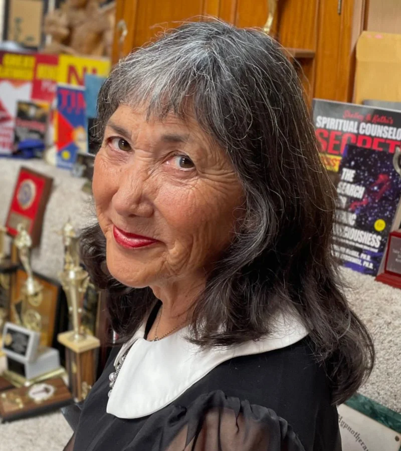 Shelley headshot.jpg