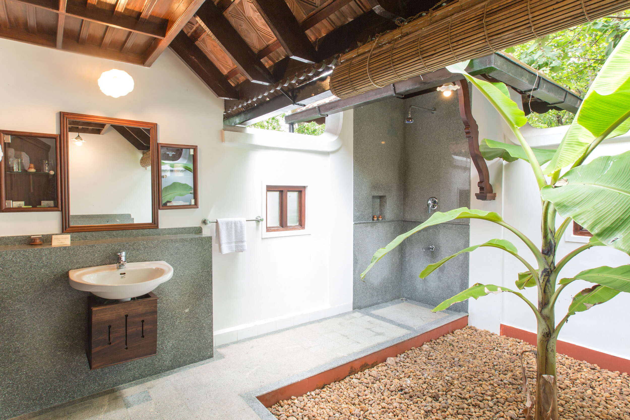 Coconut Lagoon - CGH Earth - Outdoor Bathroom.jpg