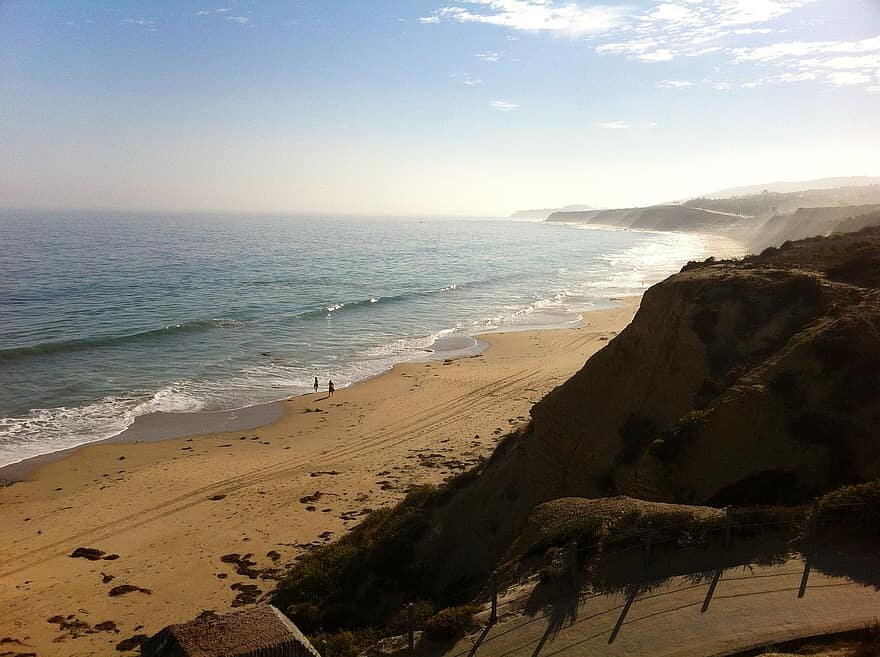 ocean-beach-morning-mist-couple-california-crystal-cove.jpg