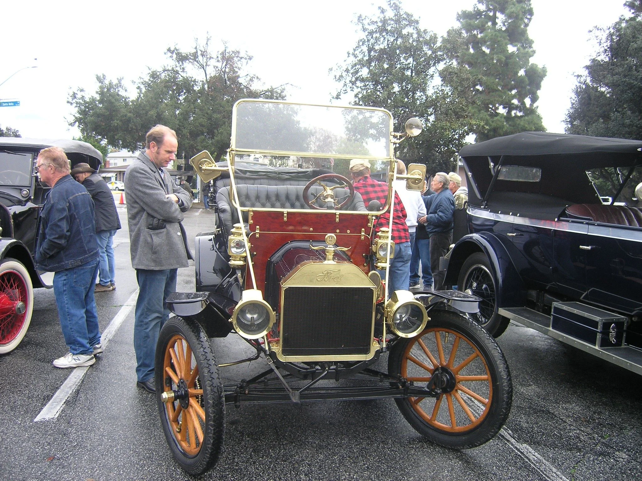 Horseless Carriage Club of So Cal holds Their Annual Tour of Pasadena By President of the Palos Verdes Historical Society Dana Graham
