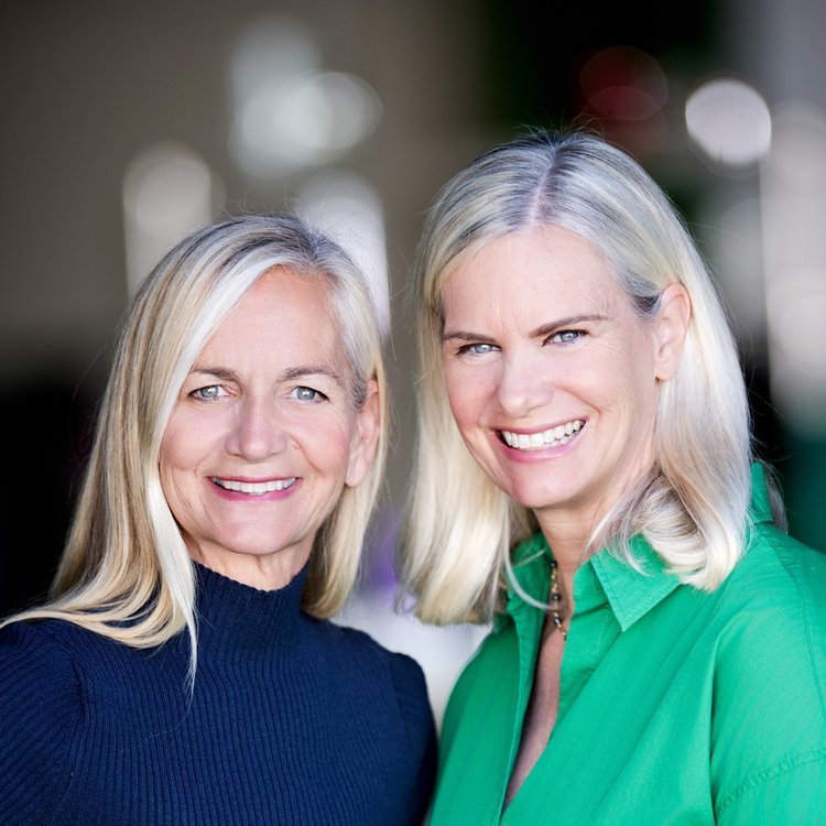 They&rsquo;re the Stars behind the Blooms, and the Magic is Real. Flower Duet's Sister Act. Casey &amp; Kit https://www.palosverdespulse.com/blog/flowerduet #blooms #magic #flowers #floral #florist #artist #May #pv #palosverdes #southbay #losangeles 