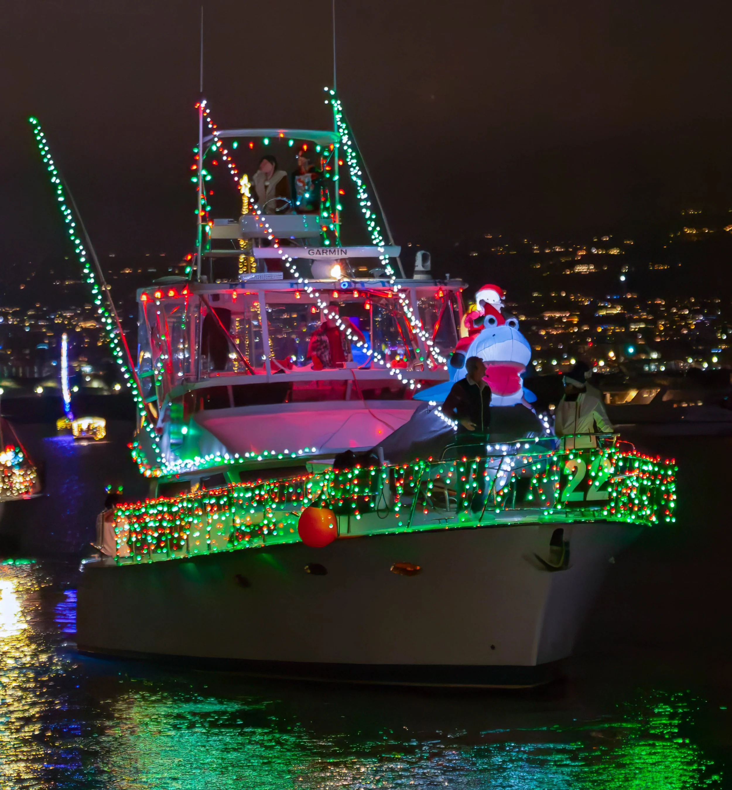 Decked Out &amp; Dazzling: King Harbor’s Holiday Boat Parade