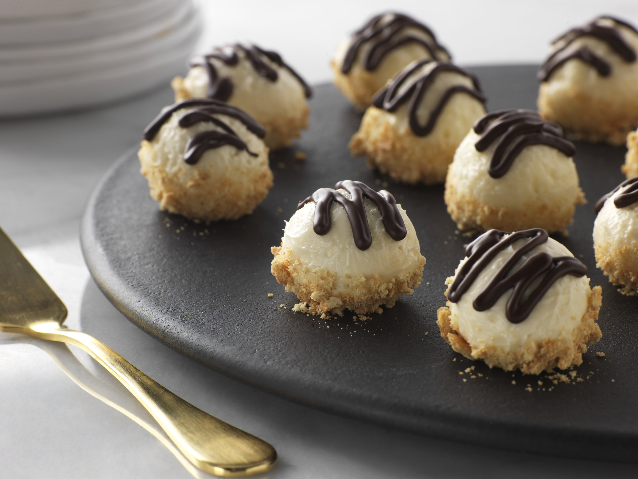 NoBakeCreamCheeseTruffles_0483.jpg