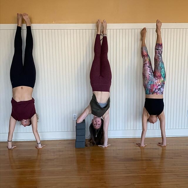 Handstand Workshop @downunderyoga is just 2 weeks away! Last handstand workshop, I only had one hand.. and it was a success! This time, I have two working hands, so it&rsquo;s sure to be twice as good!  Sign up now through @downunderyoga! .
.
.
.
.
#