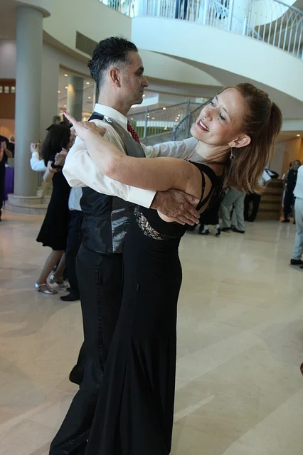 waltz-1039385_640.jpg