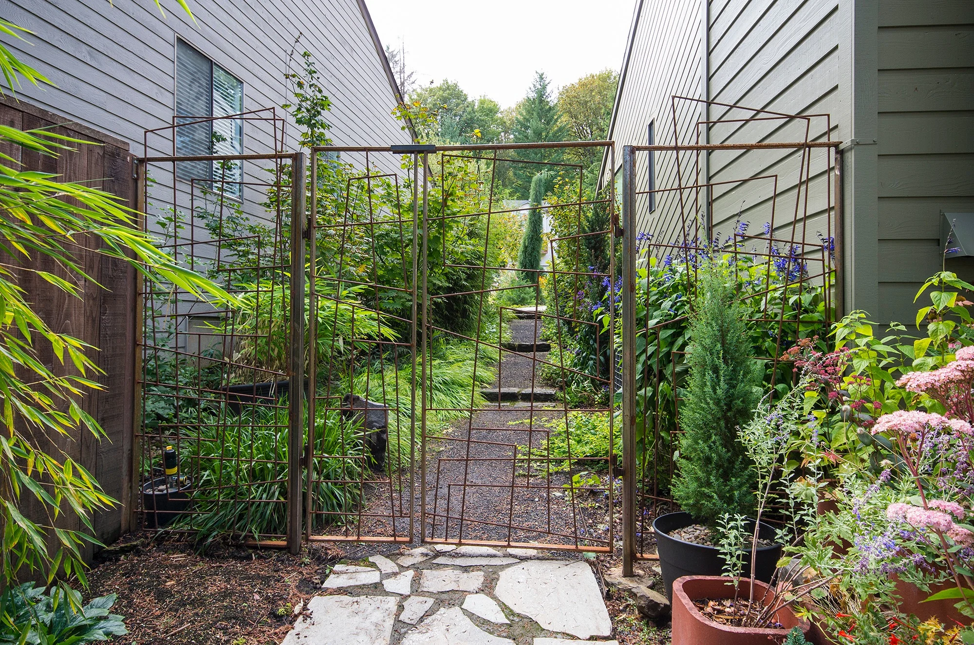 modern out of the box gate