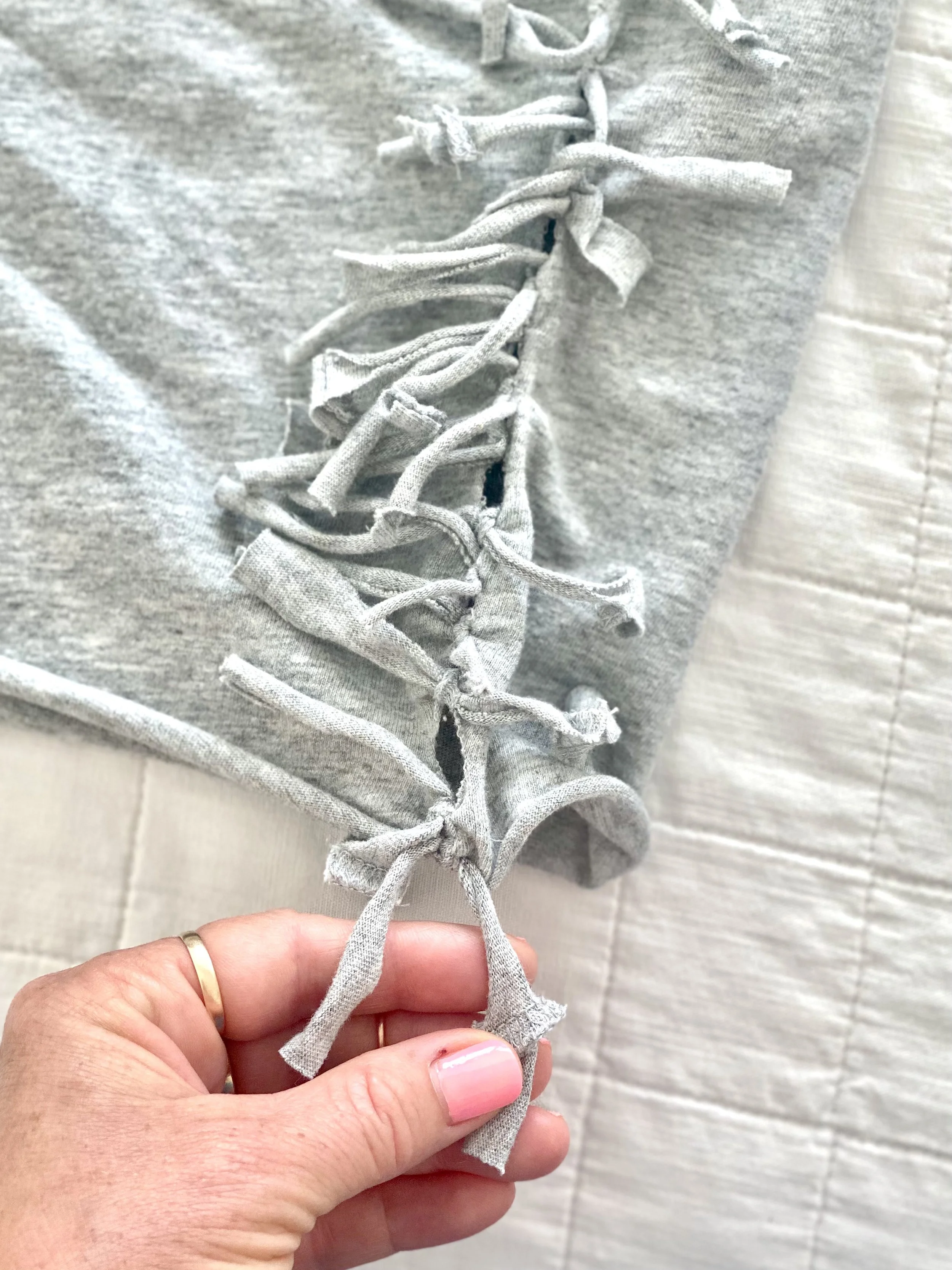 DIY CUTE FRINGE T-SHIRT | PERFECT FOR SUMMER