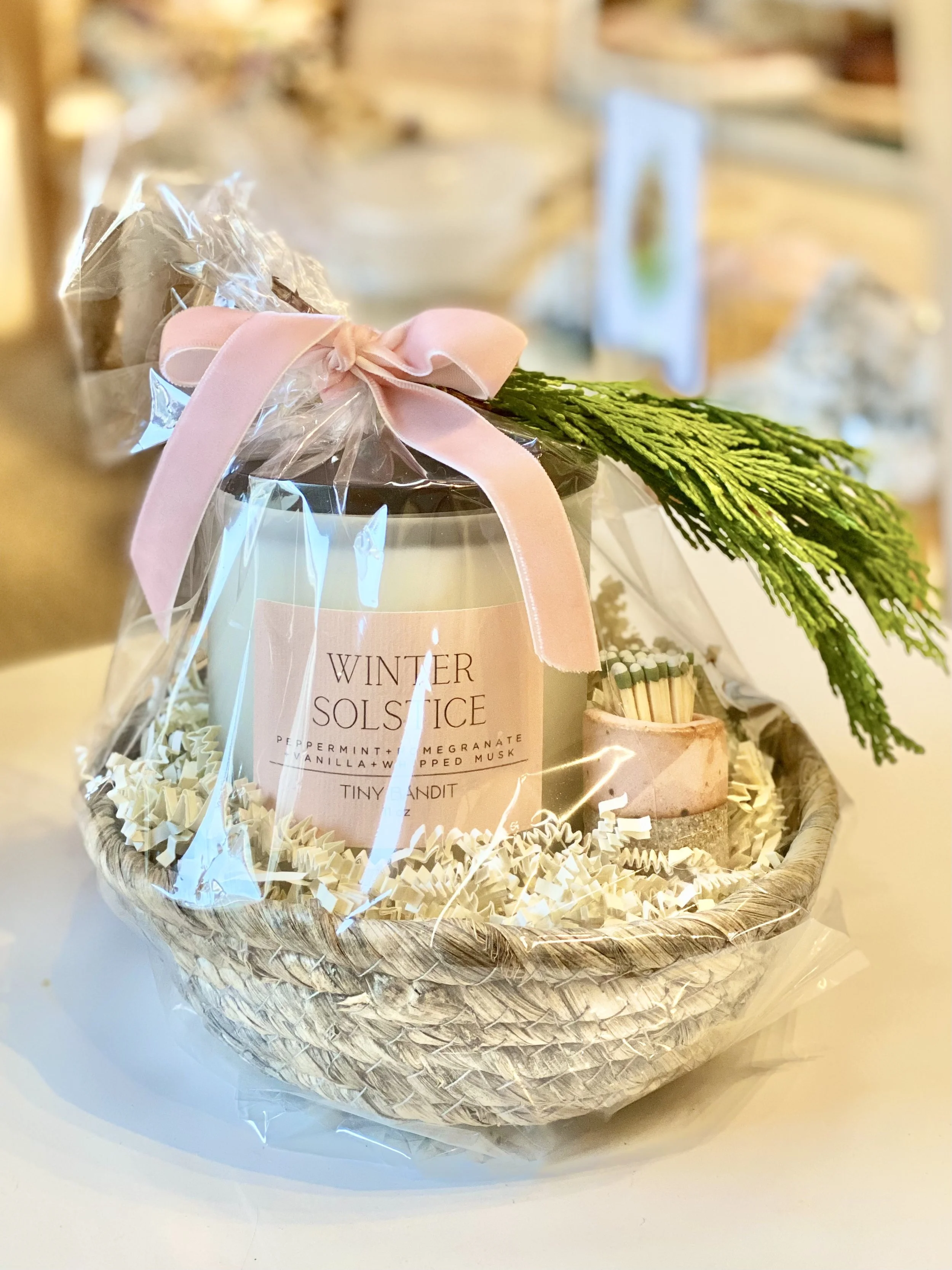 HOLIDAY CANDLE GIFT BASKET