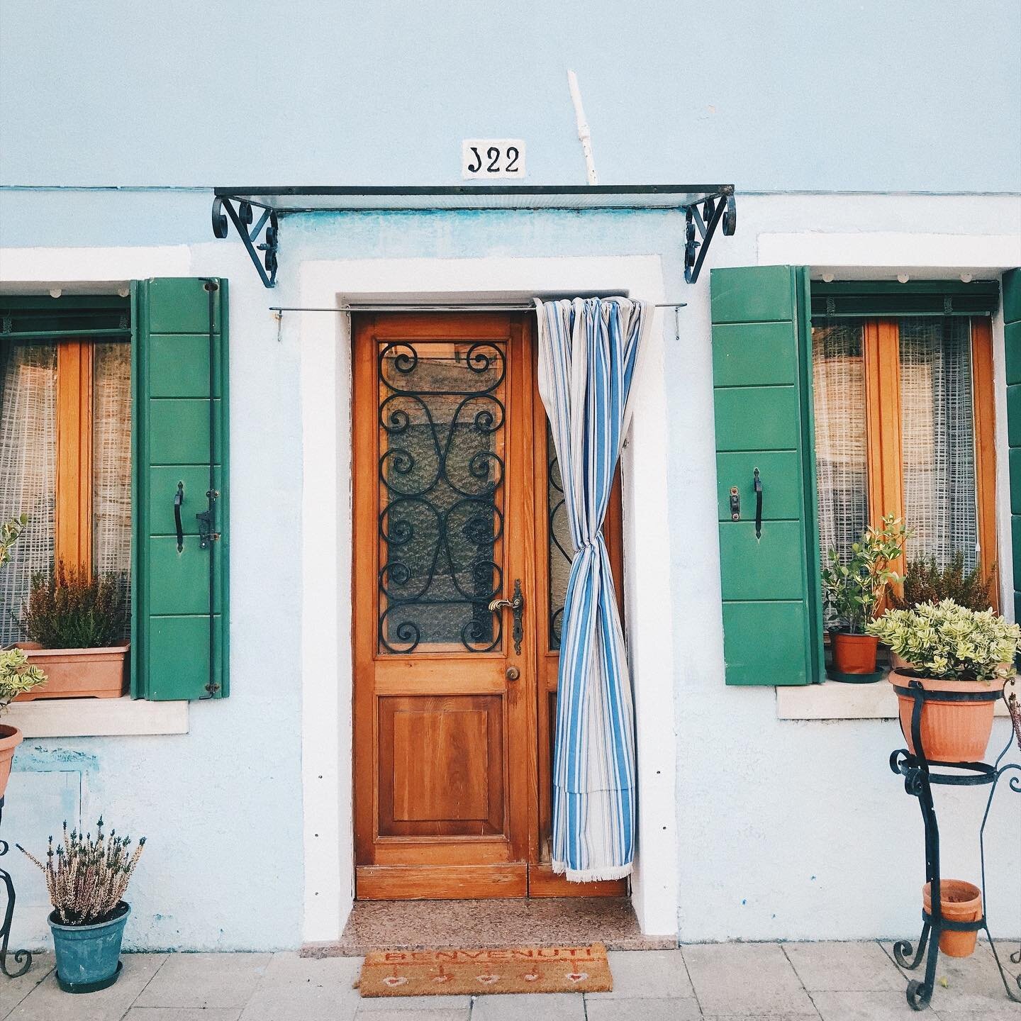 Strolling through the streets of Burano ✨ via @alecuffia