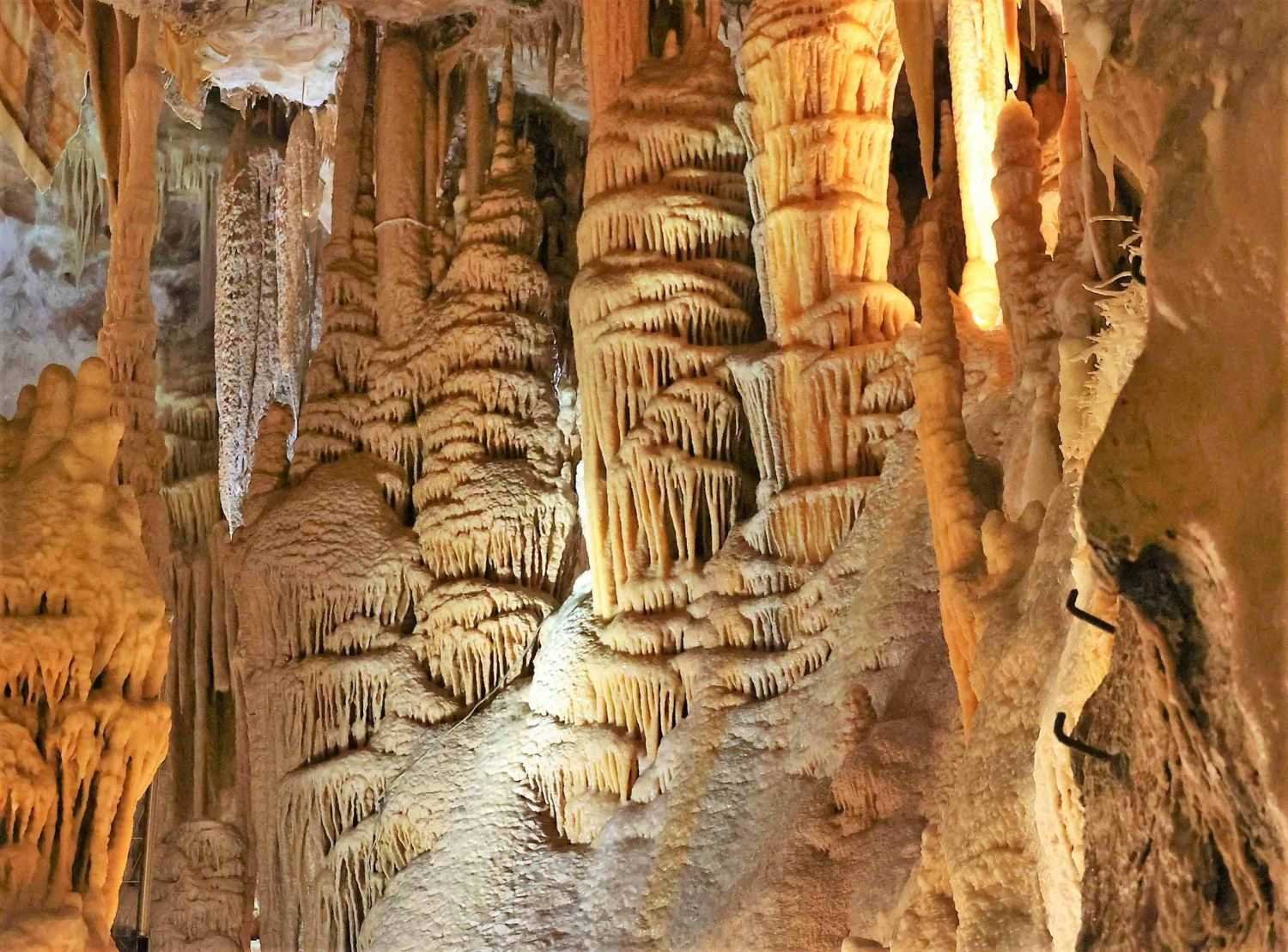 Jenolan Caves day tours from Sydney.jpg