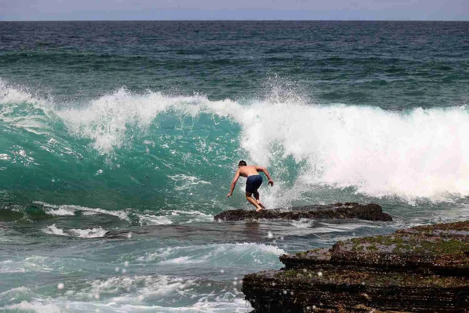 avalon-beach-rocks