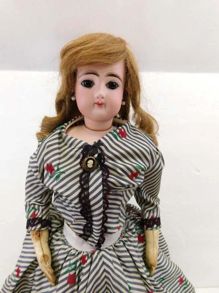 March 19, 2022 Antique and Collectible Doll Auction