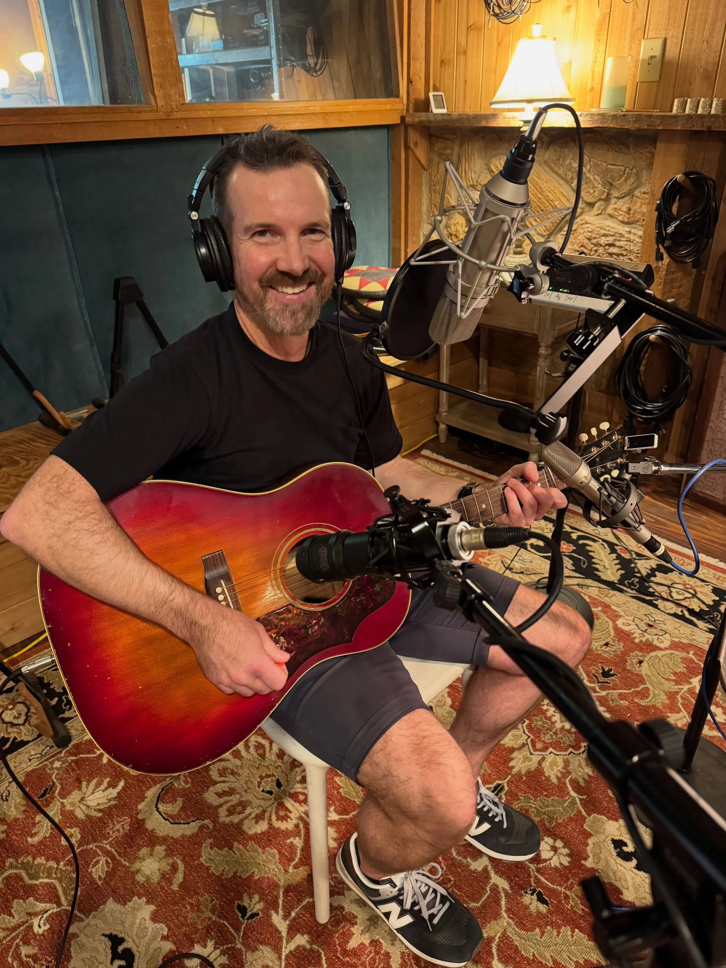 A couple of weeks ago I was lucky enough to spend some time laying down a few live solo tracks at the beautiful @cedar.creek.studio in Austin, with the very patient @thedoctorofsound behind the desk. An amazing experience! Hoping to get some of these