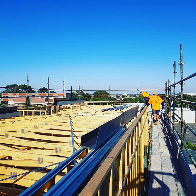 Colorbond woodland grey klip-lok roof. 
#metalroof #jmroofingvic #colorbond #melbourne #roofplumbing #roofing #tradie #construction #melbournetradies #colorbondsteel #colorbondroofing