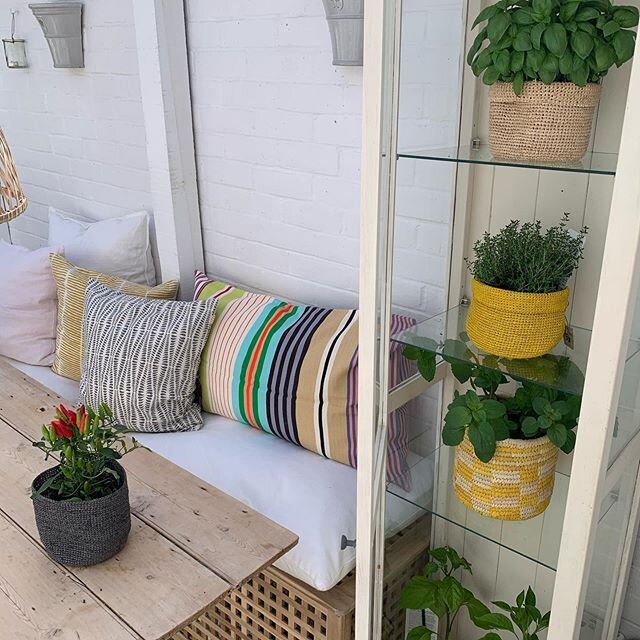 The spice cupboard! ❤️🌱🌶 💚 100 % Fair Trade baskets and cushions from @afroart.se #basketstorage #outdoorlivingspace #baskets #swedish #fairtrade #fairtradefashion #stripes #cushions #interiordesign #scandinaviandesign #ethicallymade #ethicallysou