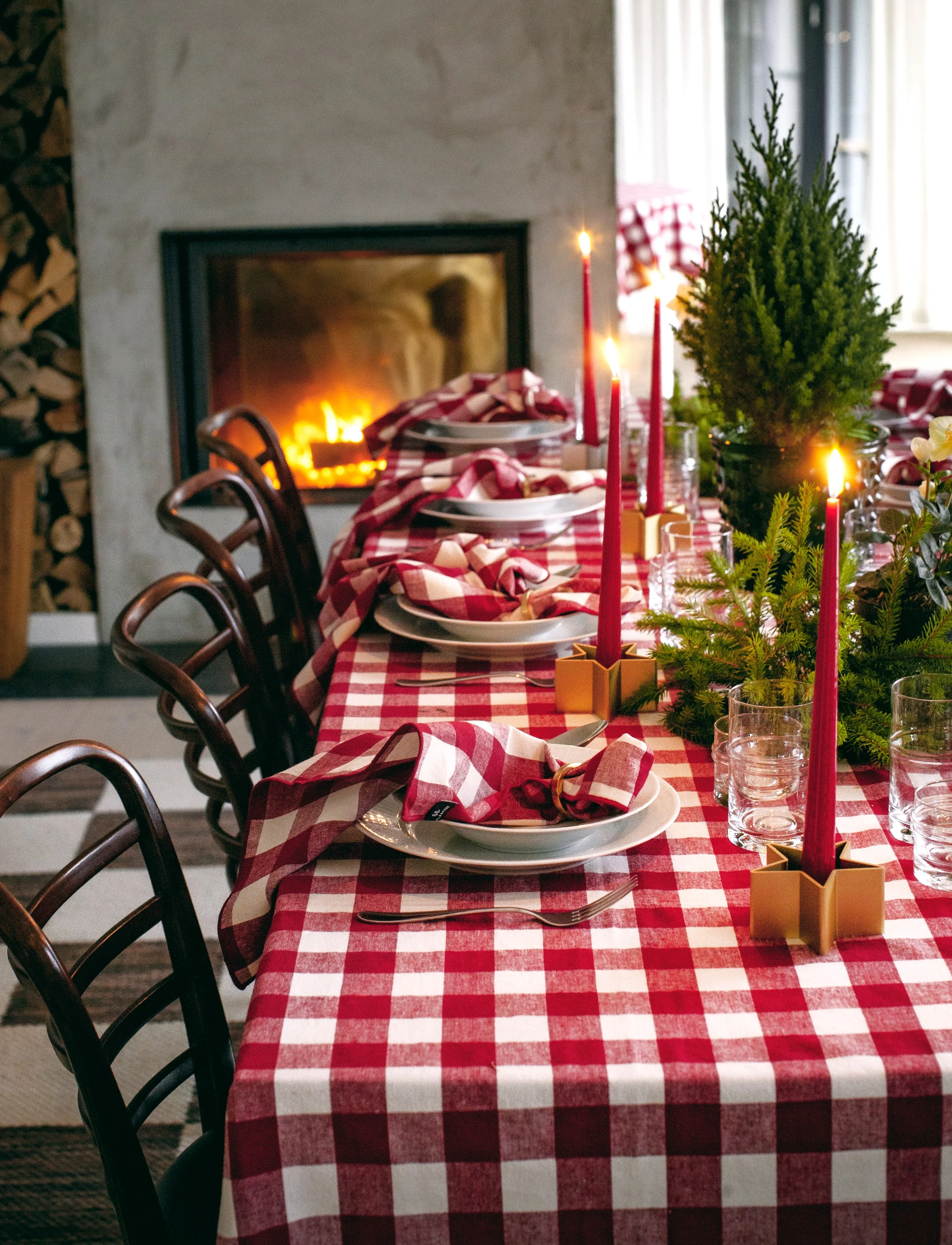 Bettyhill Tablecloth Ruby_14.jpg